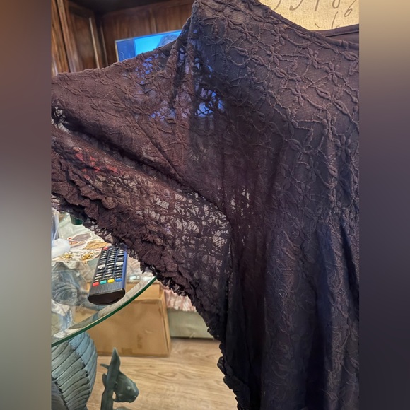 Anything 10$ and under is 2/10$! Style and company large coverup so cute 🥰! - Picture 1 of 7